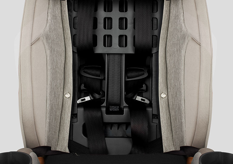 Chicco Fit3x ClearTex Car Seat 5-point harness storage image