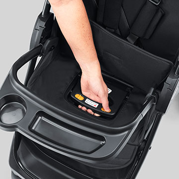 Image of Chicco Bravino Stroller Fold one-hand feature