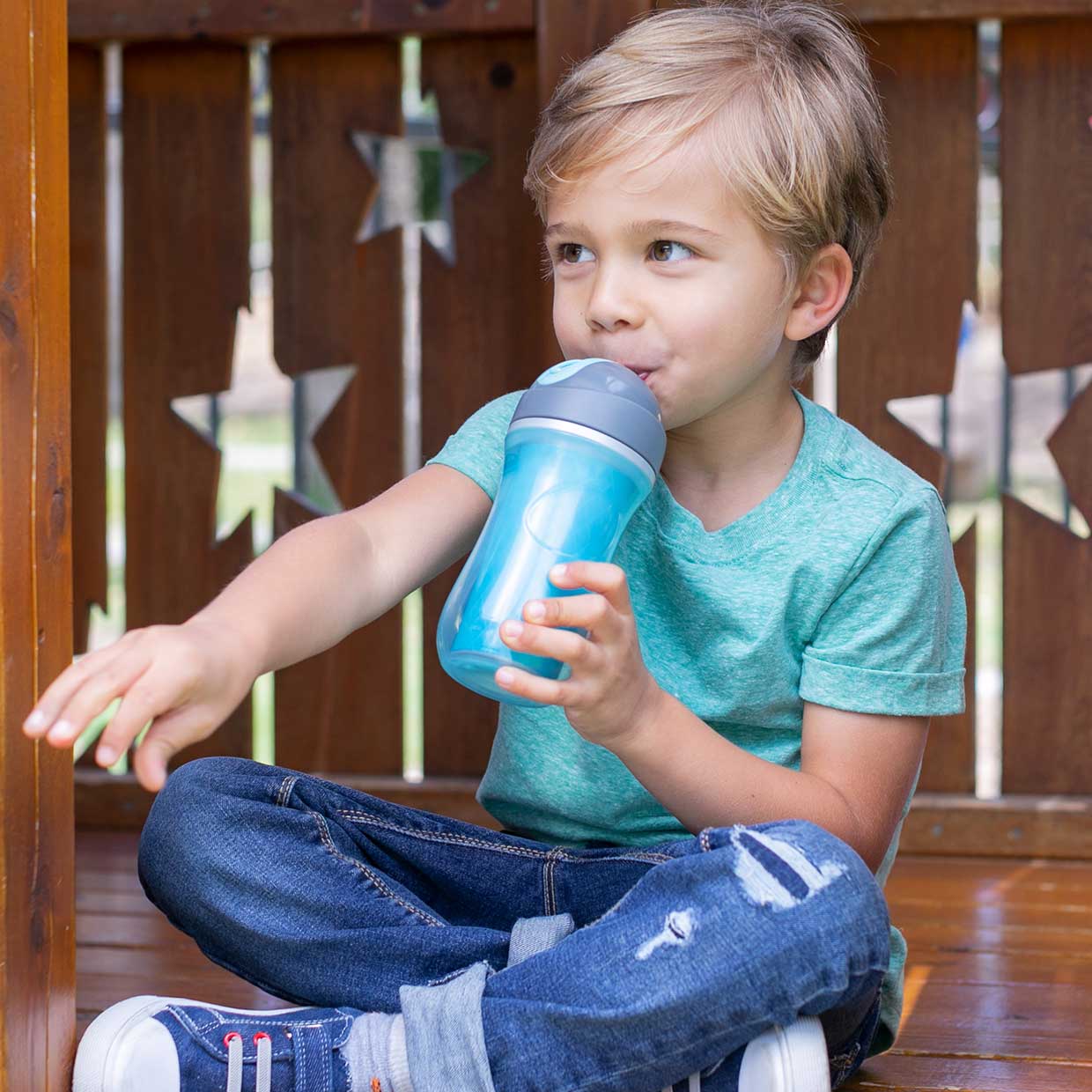 Chicco Flip-top Straw Cup with boy image