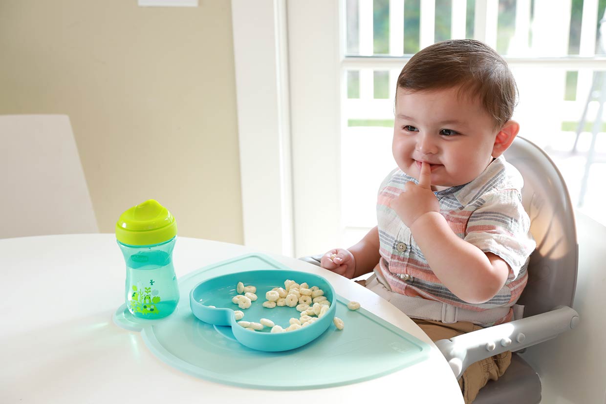 Baby-led weaning: 'Why I let my six month old feed herself