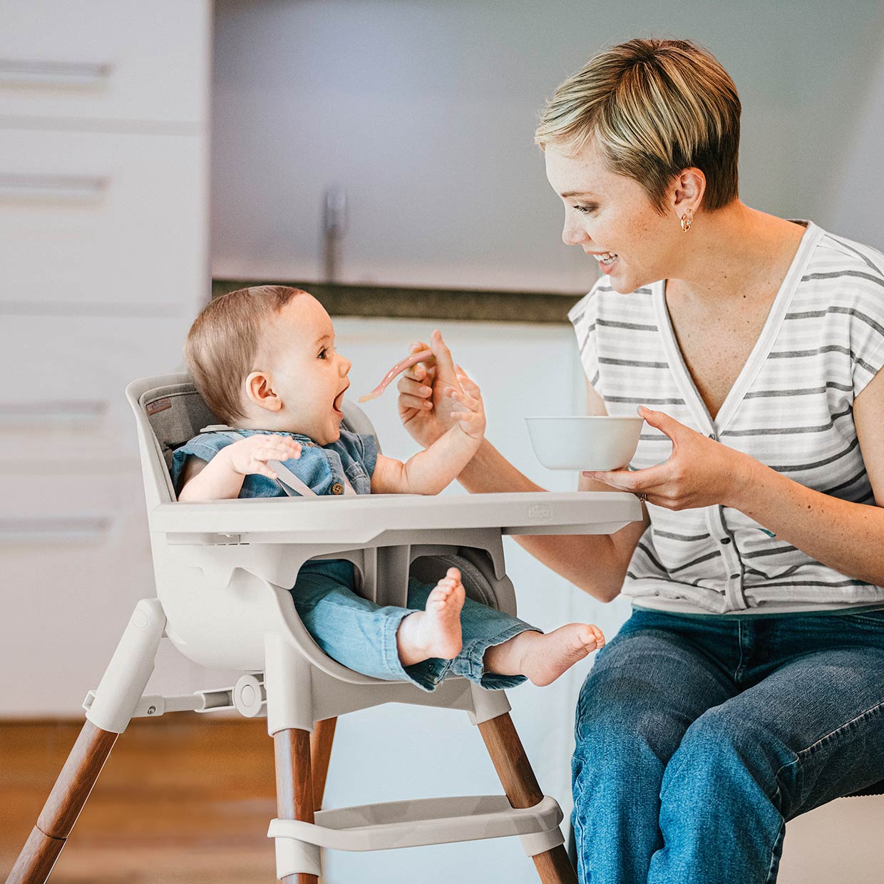 Chicco Zest LE High Chair with mother feeding baby image