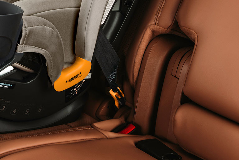 Chicco Fit3x forward-facing car seat with Latch image